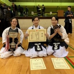 高校剣道部　第５支部学年別剣道大会団体戦で１年女子優勝
