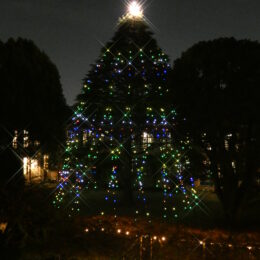 クリスマスツリー点灯・祝福式が行われました