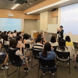 高校ISGで、手話通訳士の豊田さんに講座「私にできること①」を行っていただきました